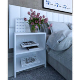 Mesa de Cabeceira com Nichos para Quarto – Design Minimalista, Alta Qualidade e Envio Imediato
